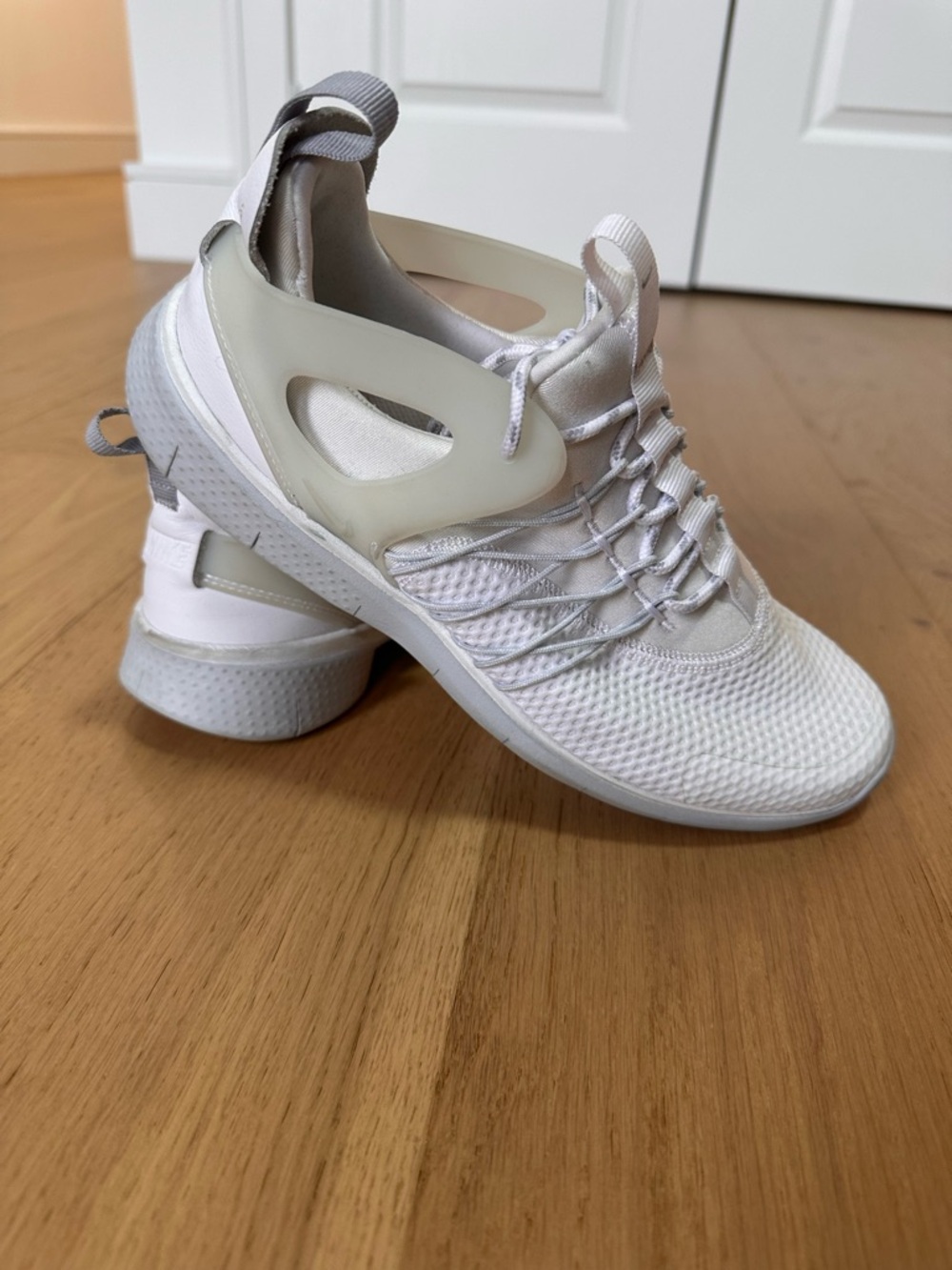 Women’s Lightweight White Mesh Sneaker